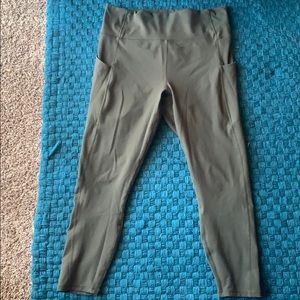 EUC Fabletics PureLuxe 7/8 Pocket Leggings